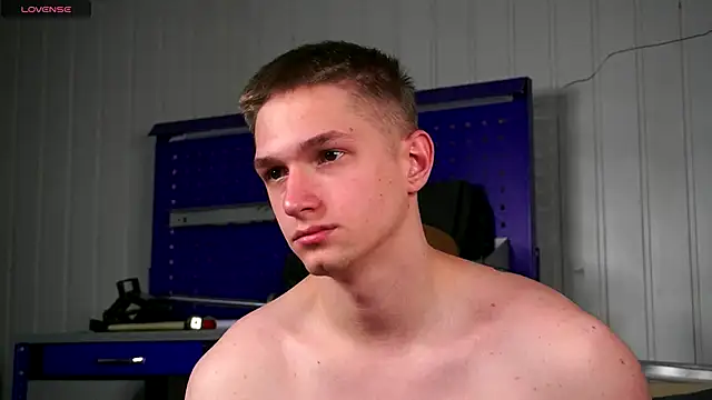 Snapshot of dustyn_fox chatting on 11.30.25 dustyn fox online show from 11.30.25