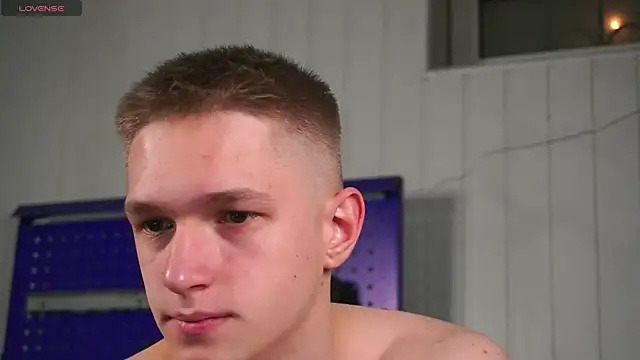 Snapshot of dustyn_fox chatting on 12.14.25 dustyn fox online show from 12.14.25