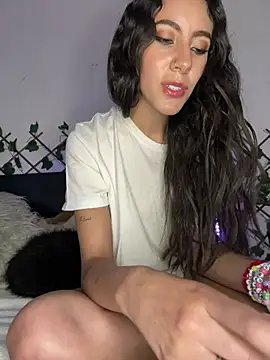 Snapshot of FrancellyHot chatting on 12.20.24 FrancellyHot online show from 12.20.24