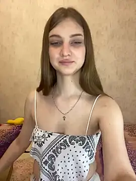 Snapshot of MollyDolle chatting on 12.16.24 MollyDolle online show from 12.16.24