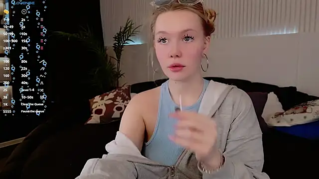 Snapshot of AliceMorr chatting on 12.21.24 AliceMorr online show from 12.21.24