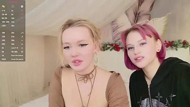 Snapshot of AliceMorr chatting on 12.23.24 AliceMorr online show from 12.23.24