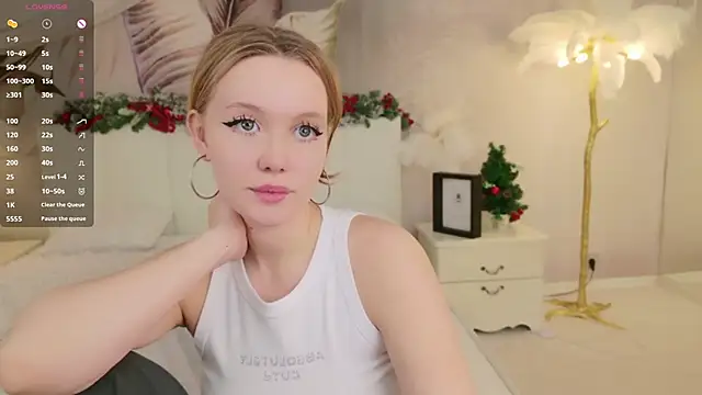 Snapshot of AliceMorr chatting on 12.23.24 AliceMorr online show from 12.23.24