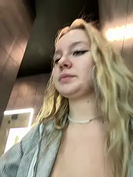 Snapshot of AliceMorr chatting on 01.19.25 AliceMorr online show from 01.19.25