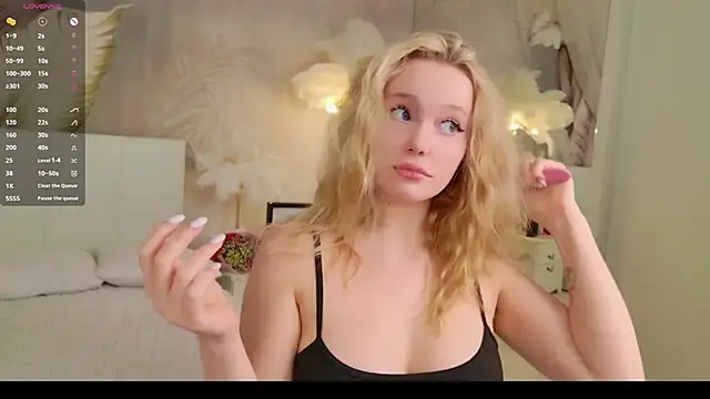 Snapshot of AliceMorr chatting on 01.21.25 AliceMorr online show from 01.21.25