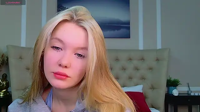 Snapshot of AliceMorr chatting on 01.31.25 AliceMorr online show from 01.31.25