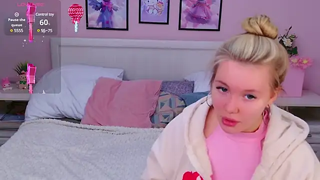 Snapshot of AliceMorr chatting on 02.01.25 AliceMorr online show from 02.01.25