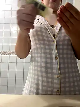 Snapshot of Julinha18 chatting on 12.06.24 Julinha18 online show from 12.06.24