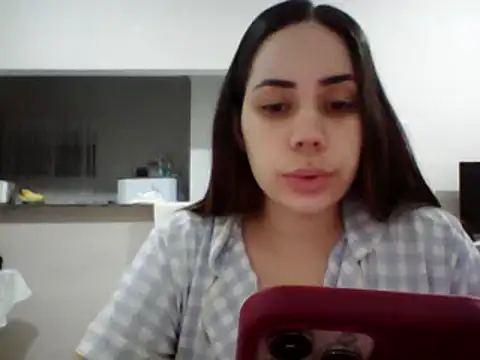 Snapshot of Julinha18 chatting on 12.17.24 Julinha18 online show from 12.17.24