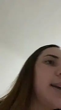 Snapshot of Julinha18 chatting on 01.21.25 Julinha18 online show from 01.21.25