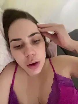 Snapshot of Julinha18 chatting on 01.27.25 Julinha18 online show from 01.27.25