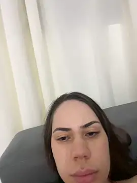 Snapshot of Julinha18 chatting on 03.10.25 Julinha18 online show from 03.10.25