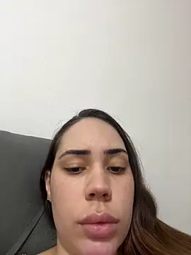 Snapshot of Julinha18 chatting on 03.11.25 Julinha18 online show from 03.11.25