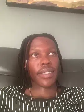 Snapshot of MluTheFixer chatting on 12.30.24 MluTheFixer online show from 12.30.24