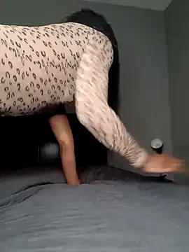 Snapshot of MILFCandy chatting on 03.11.25 MILFCandy online show from 03.11.25