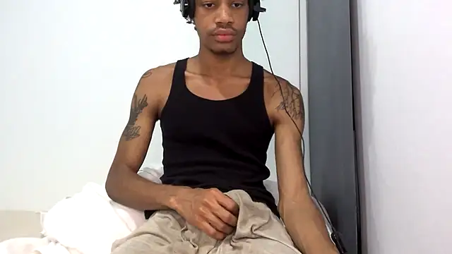 Snapshot of Skinnyblackman chatting on 03.14.26 Skinnyblackman online show from 03.14.26