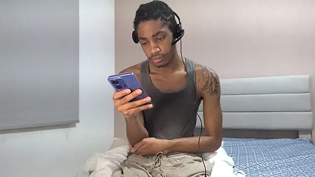 Snapshot of Skinnyblackman chatting on 04.01.26 Skinnyblackman online show from 04.01.26