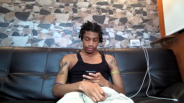 Snapshot of Skinnyblackman chatting on 04.23.26 Skinnyblackman online show from 04.23.26