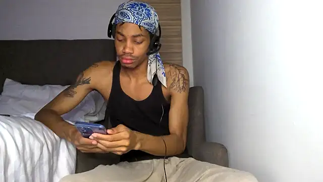 Snapshot of Skinnyblackman chatting on 05.02.26 Skinnyblackman online show from 05.02.26