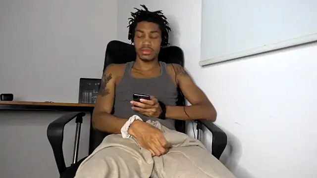 Snapshot of Skinnyblackman chatting on 05.17.26 Skinnyblackman online show from 05.17.26