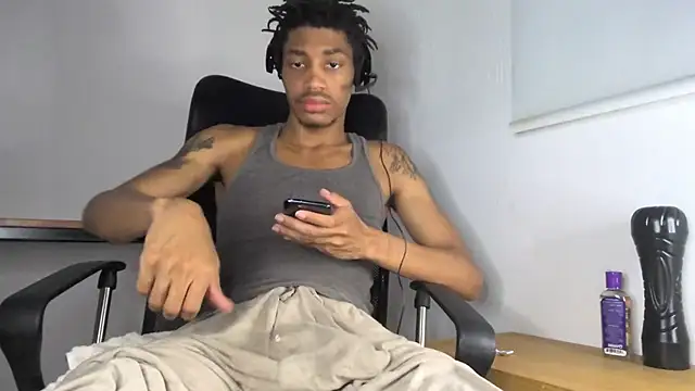 Snapshot of Skinnyblackman chatting on 05.22.26 Skinnyblackman online show from 05.22.26
