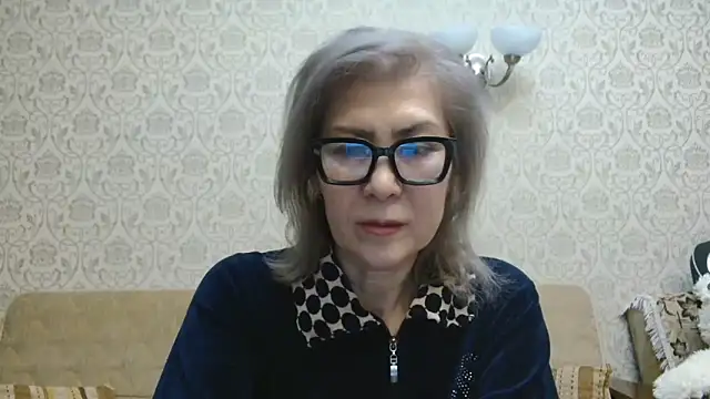 Elegant00Lady online show from 12.17.25