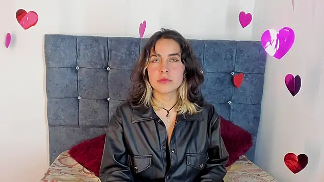 Snapshot of riley_colors chatting on 02.14.25 riley colors online show from 02.14.25