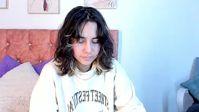 Snapshot of riley_colors chatting on 03.12.25 riley colors online show from 03.12.25