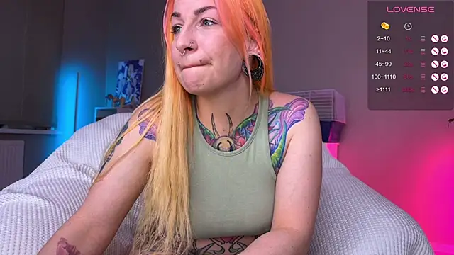 Snapshot of Tanya_Acid chatting on 04.22.26 Tanya Acid online show from 04.22.26