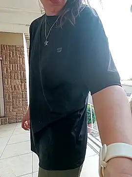 Snapshot of Missmesexycouple69 chatting on 11.20.25 Missmesexycouple69 online show from 11.20.25