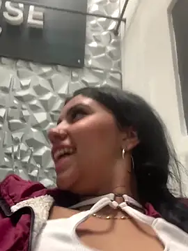 Larabrooks online show from 01.06.26