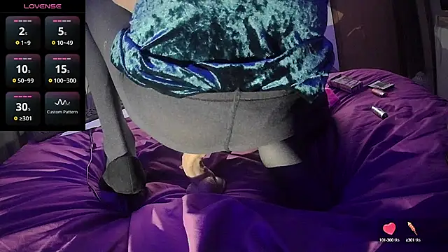 Snapshot of FLakiReve chatting on 02.19.25 FLakiReve online show from 02.19.25