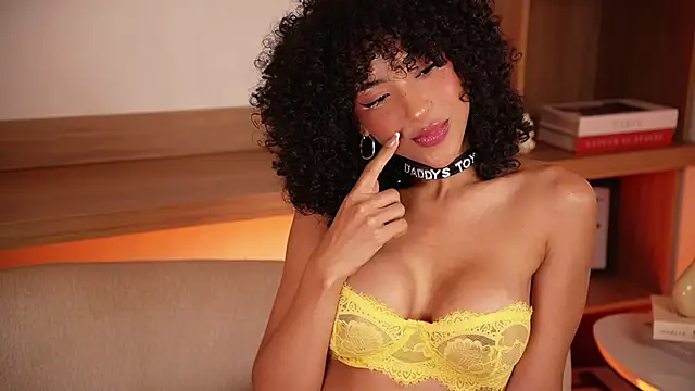 Snapshot of OSHUN_ chatting on 06.01.26 OSHUN online show from 06.01.26