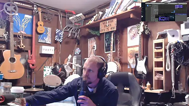 Snapshot of itsjameswebbscope chatting on 10.26.25 itsjameswebbscope online show from 10.26.25