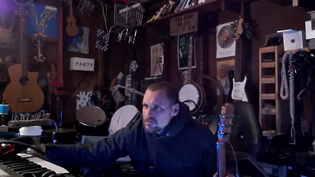 Snapshot of itsjameswebbscope chatting on 10.28.25 itsjameswebbscope online show from 10.28.25