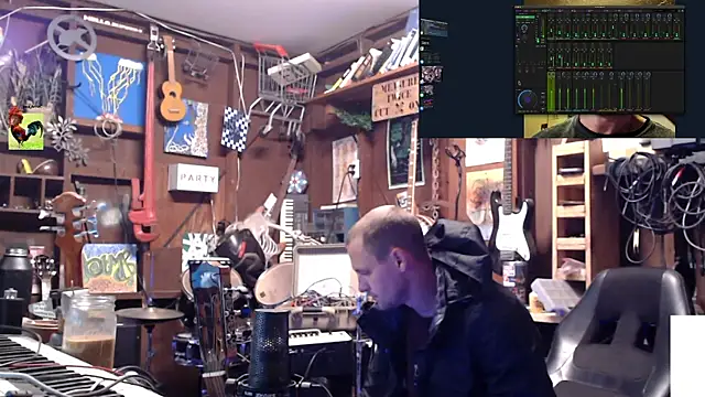 Snapshot of itsjameswebbscope chatting on 11.05.25 itsjameswebbscope online show from 11.05.25