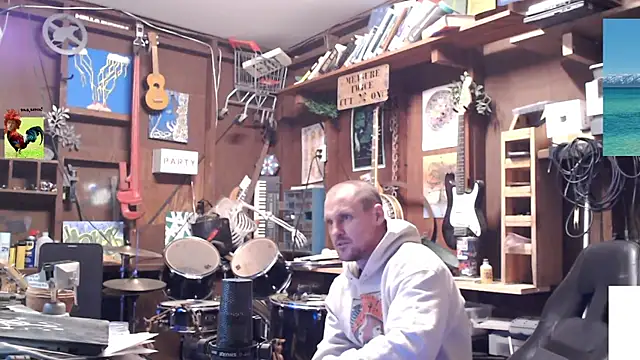 Snapshot of itsjameswebbscope chatting on 11.10.25 itsjameswebbscope online show from 11.10.25