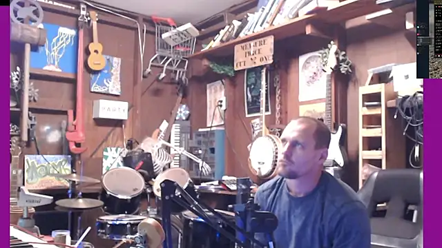 Snapshot of itsjameswebbscope chatting on 11.13.25 itsjameswebbscope online show from 11.13.25