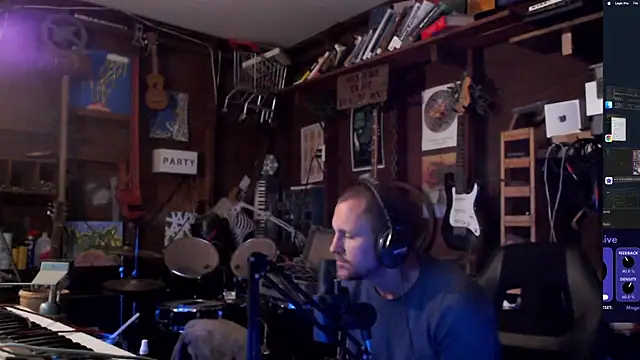 Snapshot of itsjameswebbscope chatting on 11.15.25 itsjameswebbscope online show from 11.15.25