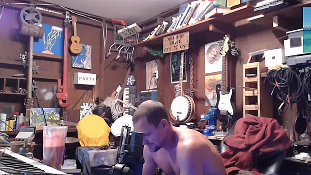 Snapshot of itsjameswebbscope chatting on 11.16.25 itsjameswebbscope online show from 11.16.25