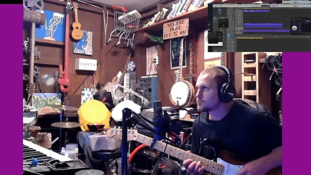 Snapshot of itsjameswebbscope chatting on 11.17.25 itsjameswebbscope online show from 11.17.25