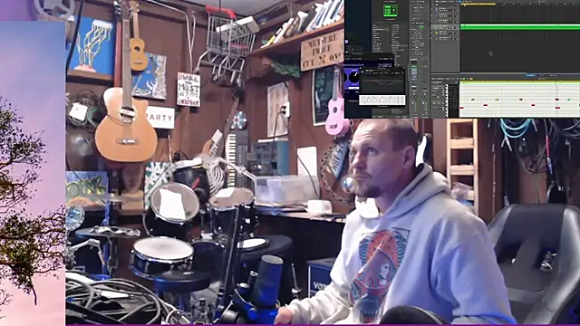 Snapshot of itsjameswebbscope chatting on 11.24.25 itsjameswebbscope online show from 11.24.25