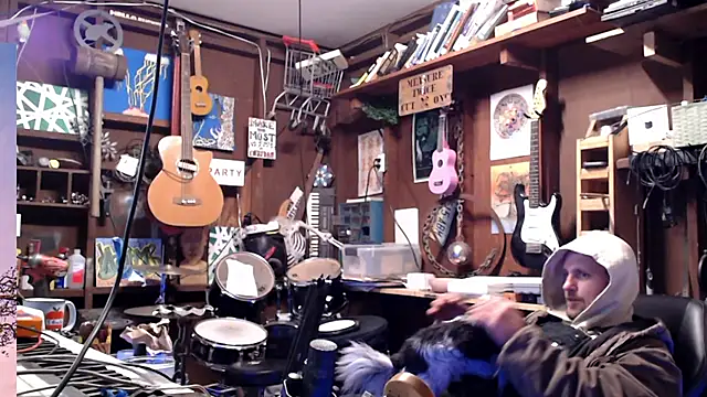 Snapshot of itsjameswebbscope chatting on 11.25.25 itsjameswebbscope online show from 11.25.25