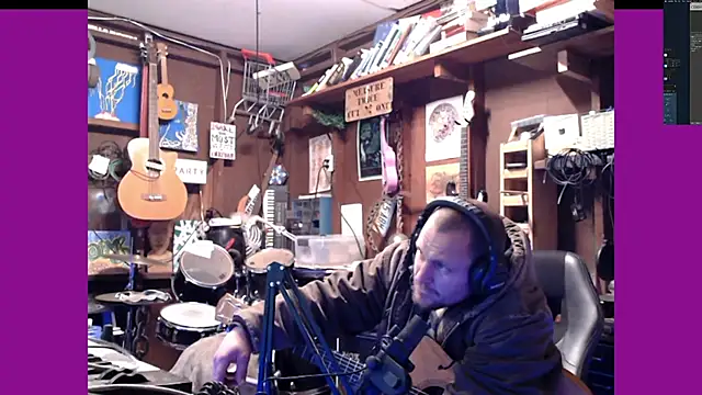 Snapshot of itsjameswebbscope chatting on 11.27.25 itsjameswebbscope online show from 11.27.25