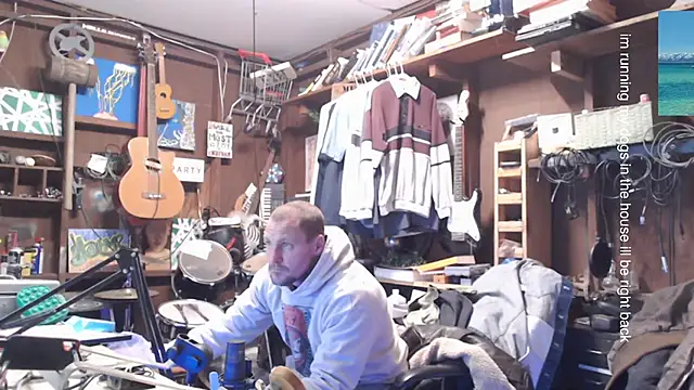 Snapshot of itsjameswebbscope chatting on 11.30.25 itsjameswebbscope online show from 11.30.25