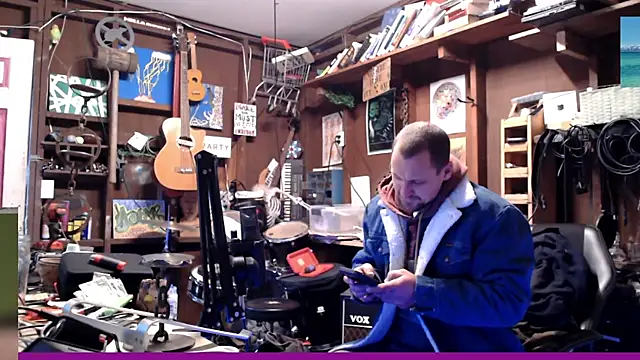 Snapshot of itsjameswebbscope chatting on 12.04.25 itsjameswebbscope online show from 12.04.25