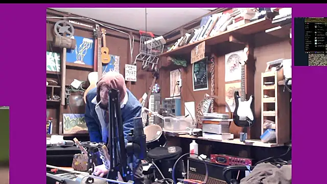 Snapshot of itsjameswebbscope chatting on 12.05.25 itsjameswebbscope online show from 12.05.25