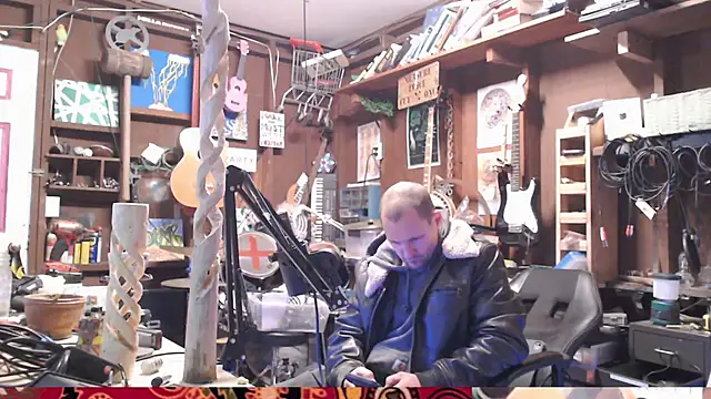 Snapshot of itsjameswebbscope chatting on 12.15.25 itsjameswebbscope online show from 12.15.25