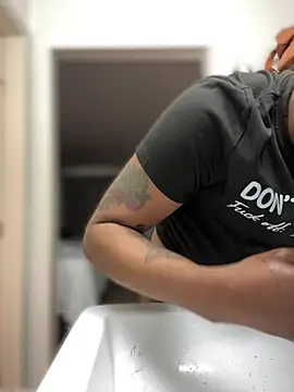 PrettyGal Tingz online show from 02.08.25