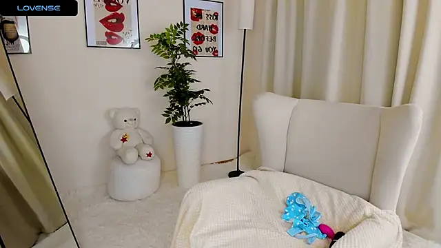 VanessaSmuth online show from 10.28.25